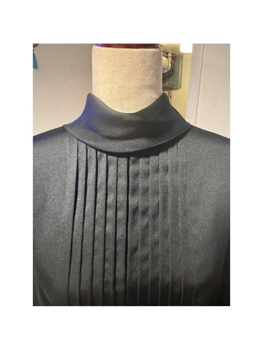Silky shiny satiny black pleated shirt long sleeve vintage USA blouse sz large - Picture 3 of 9